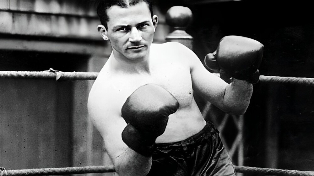 Top 10 Lightweight Boxers Of All Time