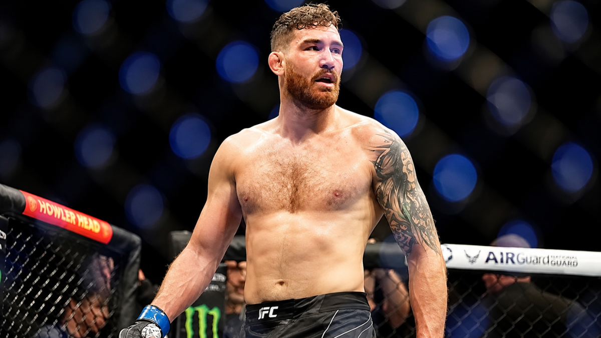 Josh Fremd lands a punch against Jhony Gregory at PFL Charlotte