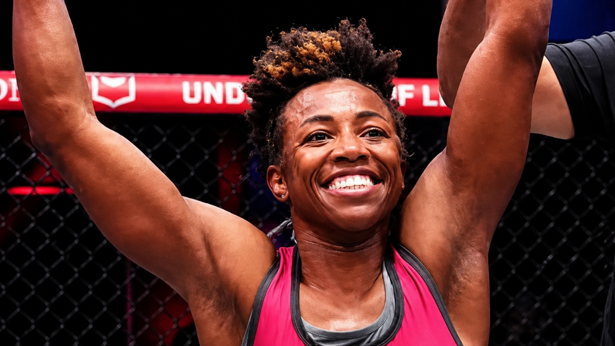 Alexia Thainara celebrates her unanimous decision win over Amanda Lemos