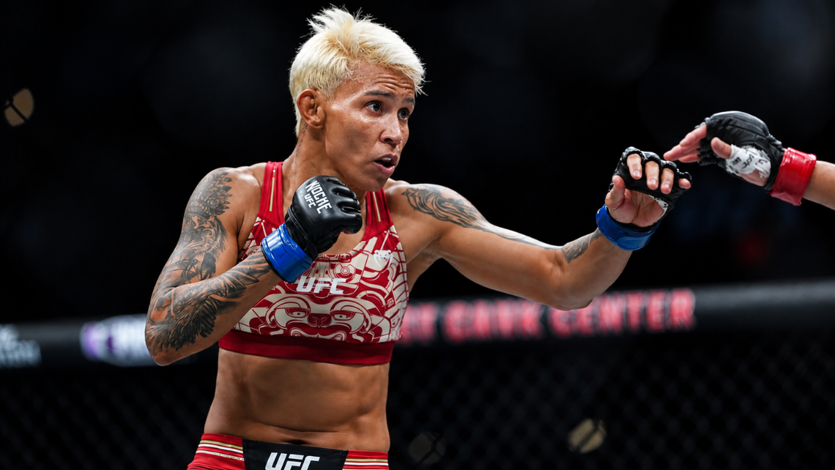 Amanda Lemos lands a punch against Alexia Thainara at UFC Vegas 120