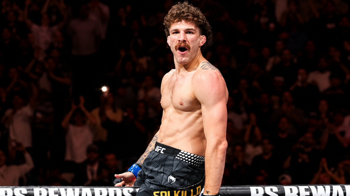 Mateusz Gamrot taps out to Quillan Salkilld's rear-naked choke at UFC Vegas 120